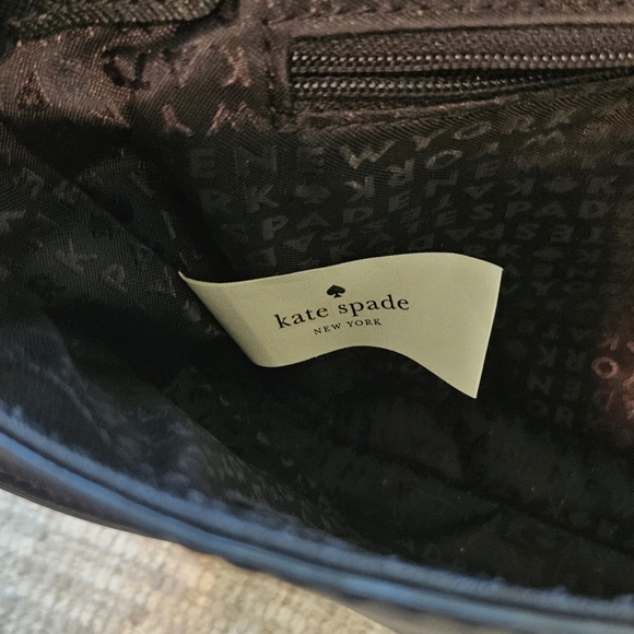 NWOT'S! KATE SPADE - Lightweight Crossbody - Snap Closure- Spade Logo - Picture 4 of 6